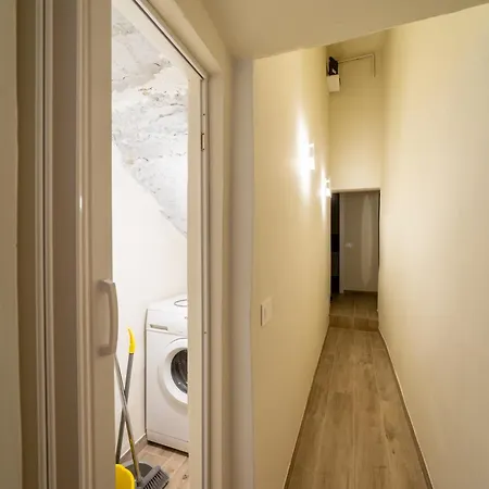 Via Deineri 22 * Florens